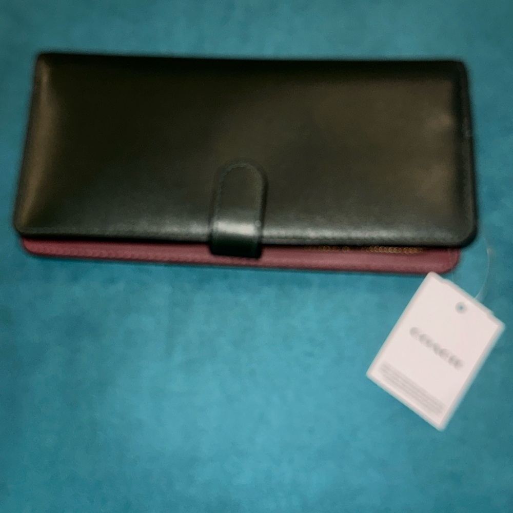 Coach New York black wallet with Gift Box. Iconic coach logo. - Picture 4 of 10